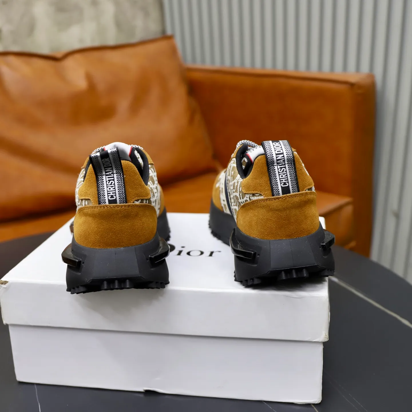 Ex-factory price: 442💰🙅‍♂️🙅‍♂️🙅‍♂️ Brand: Dior DIOR Standard code: 38-44 (45 customized) Grade: Same as the official website Material: Original cowhide material spliced with brand cloth Comfortable and breathable lining Lightweight and wear-resistant sports outsole Style category: Men's fashion casual shoes Running sports shoes Distinguished luxury brand elements Top luxury color: actual picture color